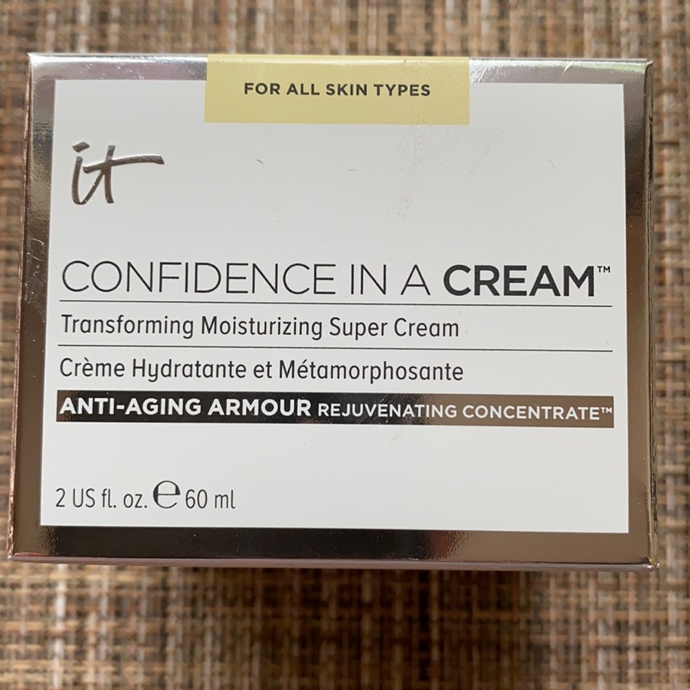 it Cosmetics Confidence In a Cream moisturizer